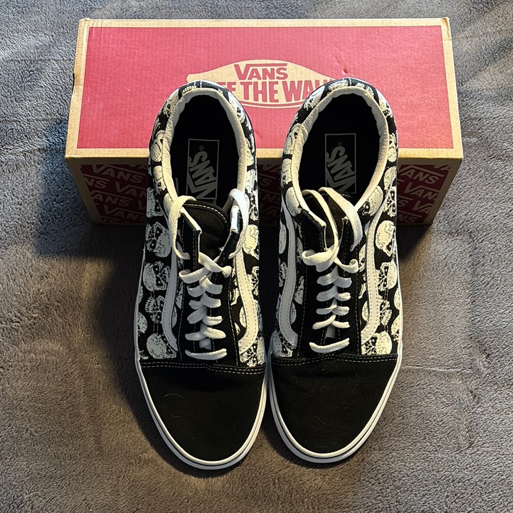 NIB Vans Glow-in-the-dark Skull Sneakers